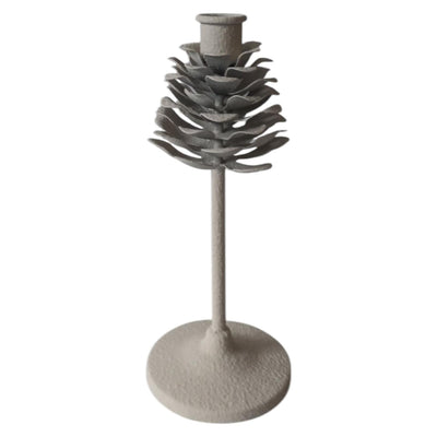 Herrenhaus-Atmosphäre Kerzenständer Tannenzapfen auf weißem Sockel, H22,5 cm