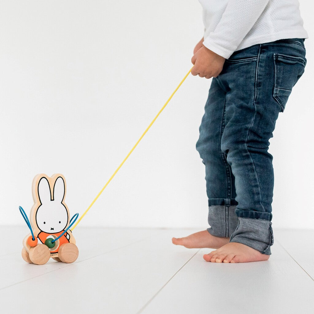 Miffy Zugfigur aus Holz mit Perlen