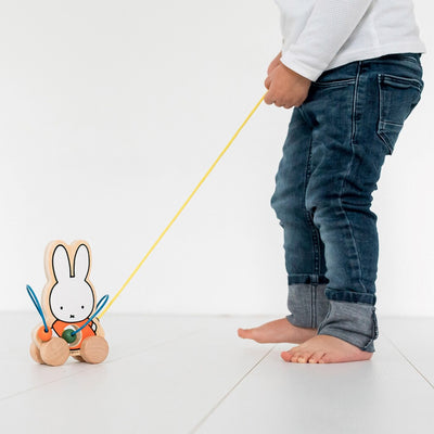 Miffy Zugfigur aus Holz mit Perlen