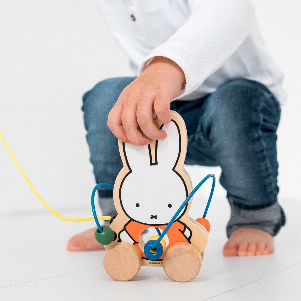 Miffy Zugfigur aus Holz mit Perlen