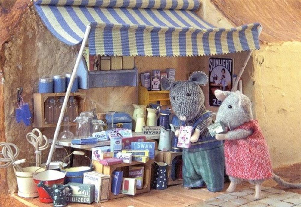 Der Mäusehaus-Postkarten-Marktstand