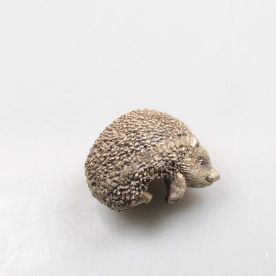 Jahreszeiteninspirierte Dekoration Topfaufhänger Igel gold 7cm