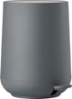 Zone Denmark Nova Treteimer – Abfalleimer Badezimmer Soft Close – Kleiner Abfalleimer – Toiletten-Badezimmer-Zubehör – Kunststoff – 5 Liter – 29 x 23 cm – Grau