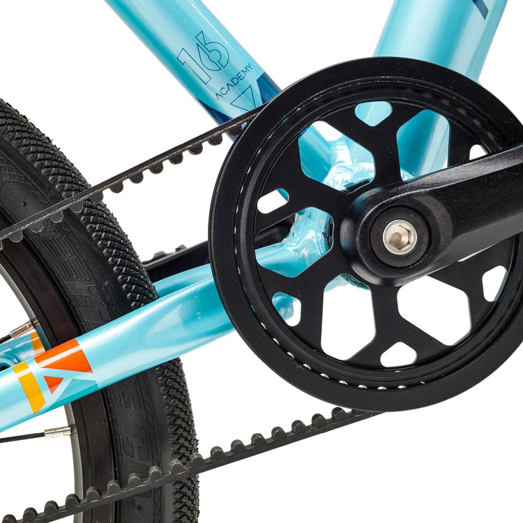 Academy-Kinderfahrrad mit Gurt der 3. Klasse