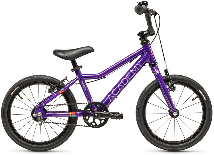Academy-Kinderfahrrad mit Gurt der 3. Klasse