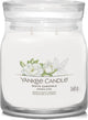 Yankee Candle – mittelgroße Duftkerze mit weißer Gardenie – 50 Brennstunden – 2 Dochte