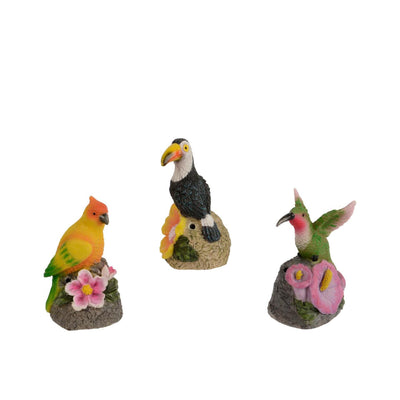Decoris Figur Vogel auf Felsensensor Polyresin 7x6x11cm 3-fach sortiert