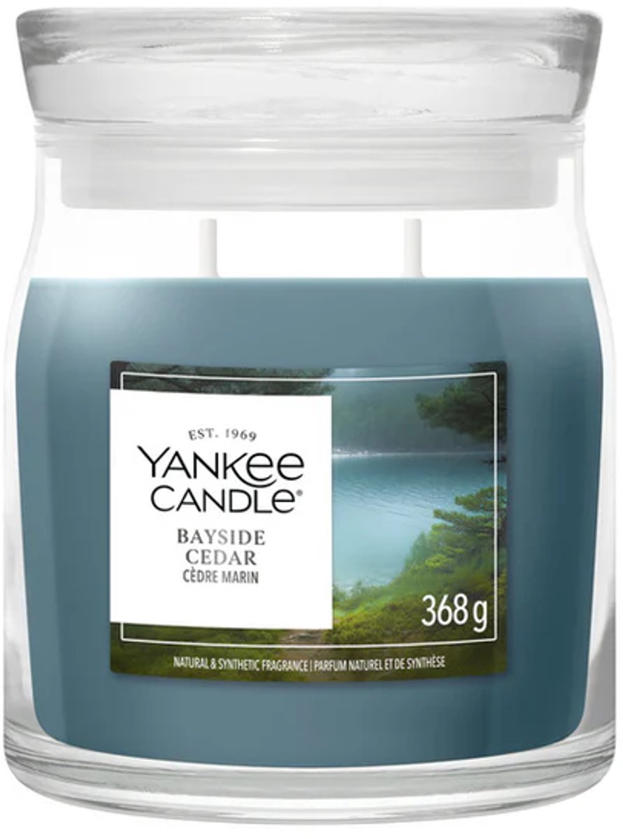 Yankee Candle – mittelgroße Duftkerze aus Bayside-Zedernholz – 50 Brennstunden – 2 Dochte