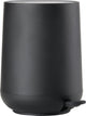 Zone Denmark Nova Treteimer – Abfalleimer Badezimmer Soft Close – Kleiner Abfalleimer – Toiletten-Badezimmer-Zubehör – Kunststoff – 5 Liter – 29 x 23 cm – Schwarz