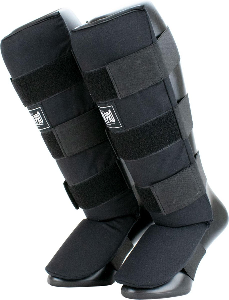 Super Pro Combat Gear Schienbeinschoner Retter Schwarz und Weiß Medium
