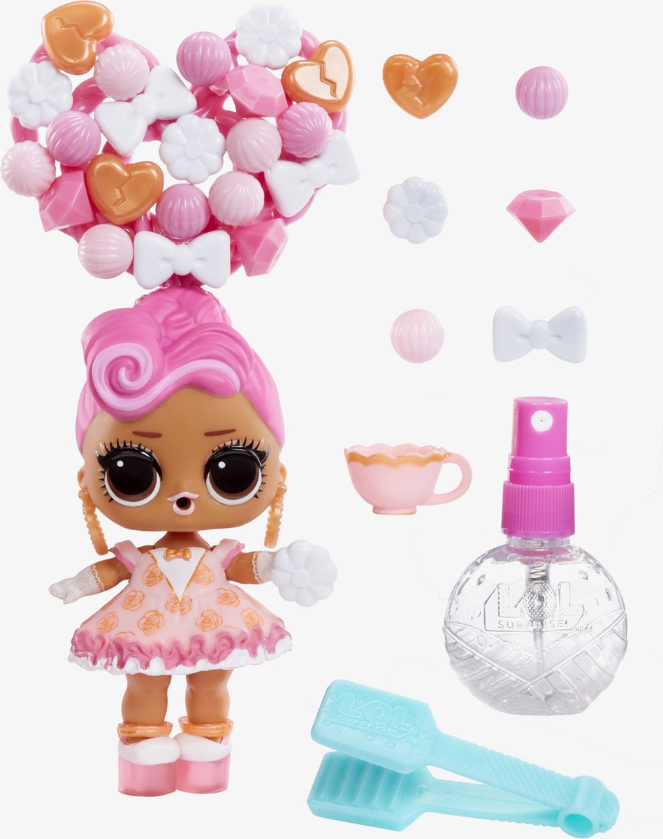 LOL. Überraschende Haarperlen spielen Figur auf Bal