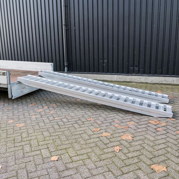 Rampenbrett Stück 350 cm 2500kg.