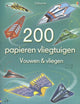 Zentrales Bücherhaus mit 200 fliegenden Papierflieger