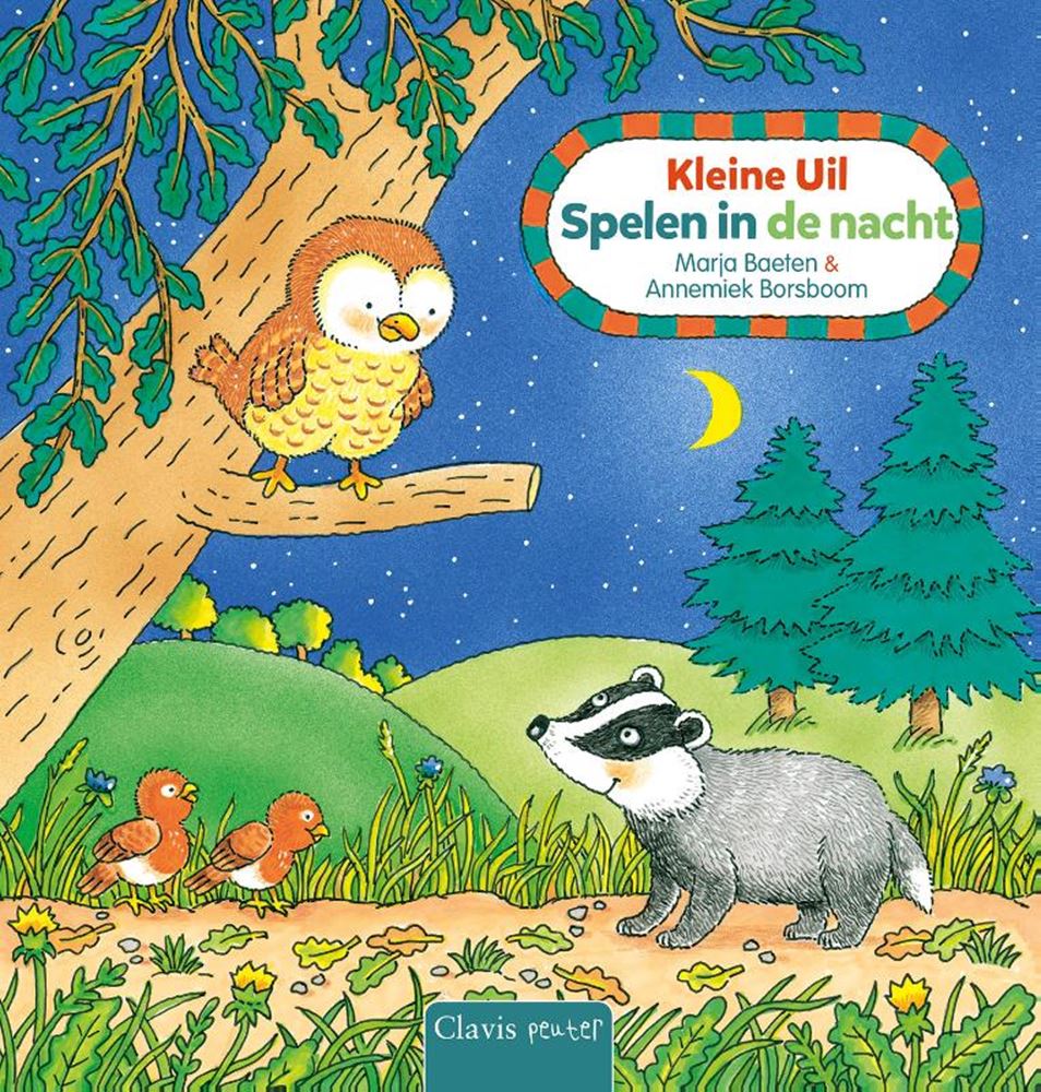 Kleine Eule, spielend in der Nacht 2+