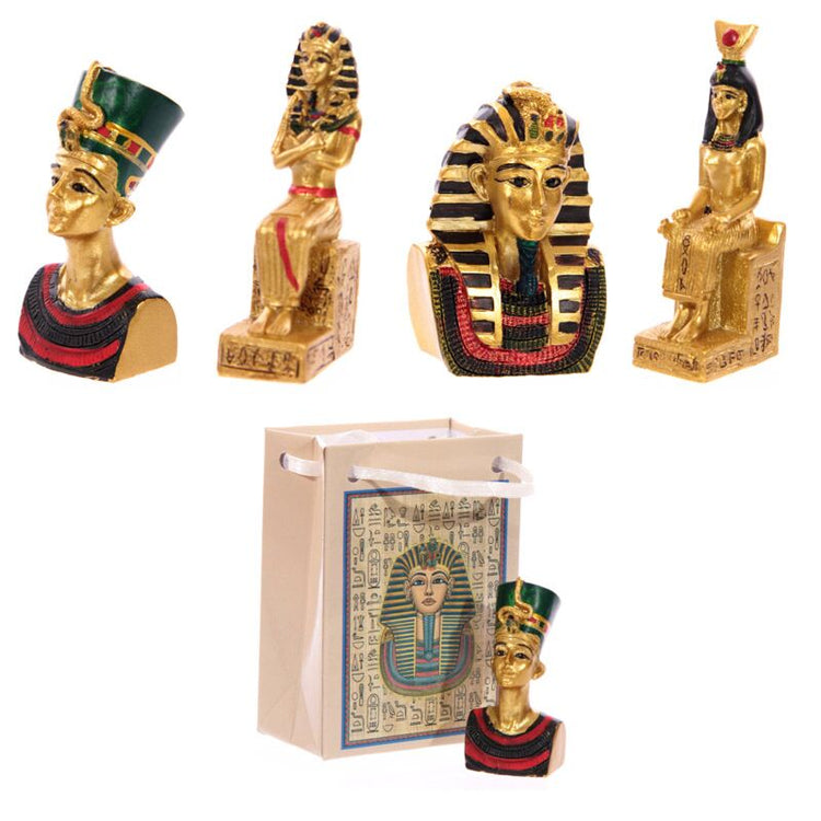 Ägyptische Statuetten in einer Tasche