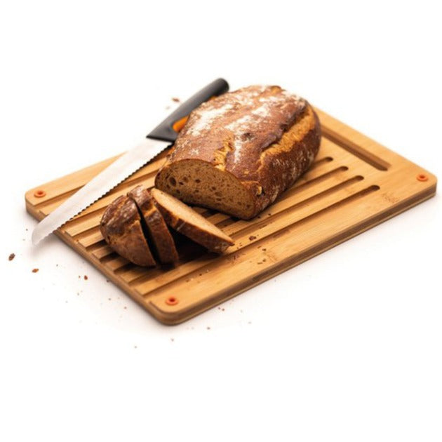 Fiskars Functional Form Set Brotschneidebrett und Messer aus Bambus