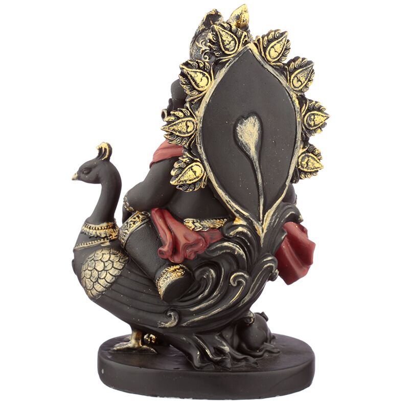 Ganesh -Statue mit Rohr und Pfau