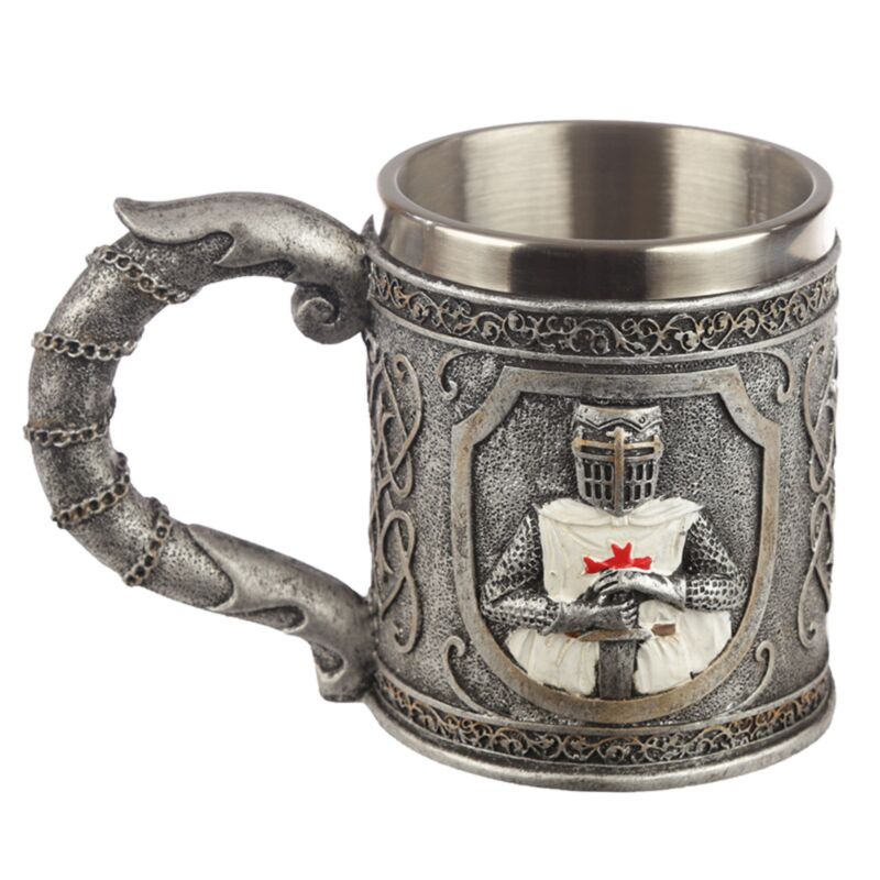 Dekorative mittelalterliche Ritter -Trinkbecher