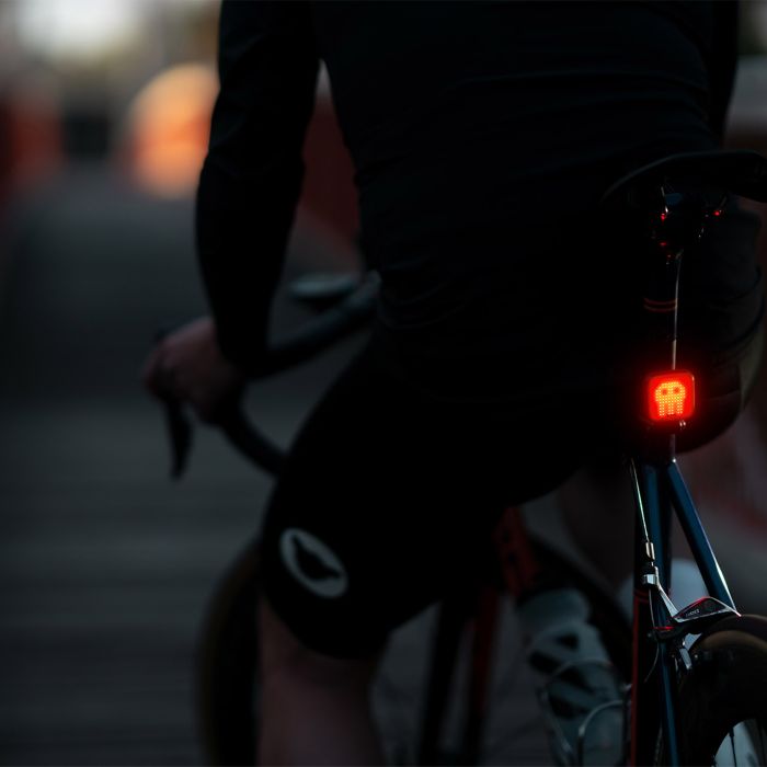 Knog Blinder hinten - Totenkopf - schwarz