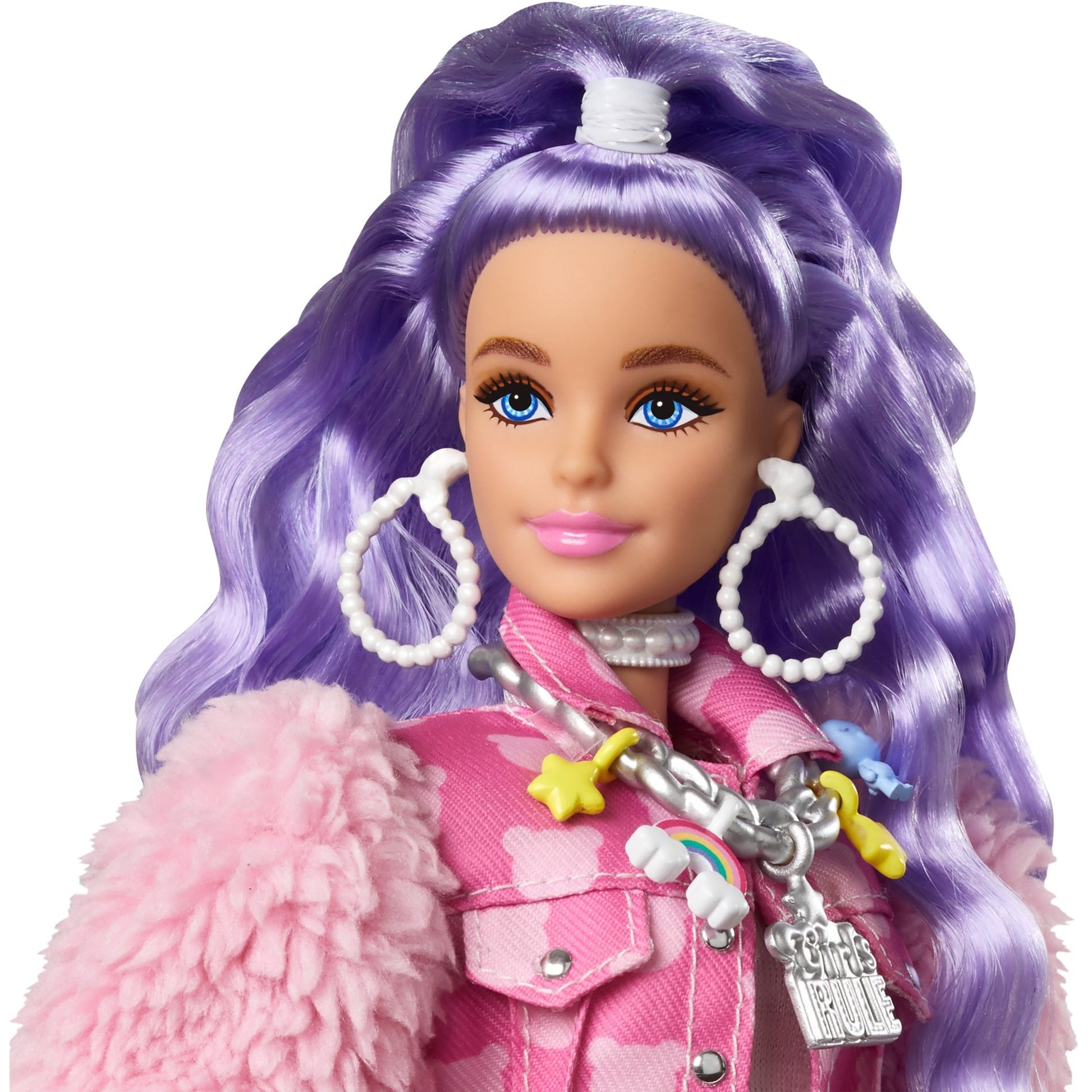 Mattel Extra #6 in Teddybärenjacke Shorts