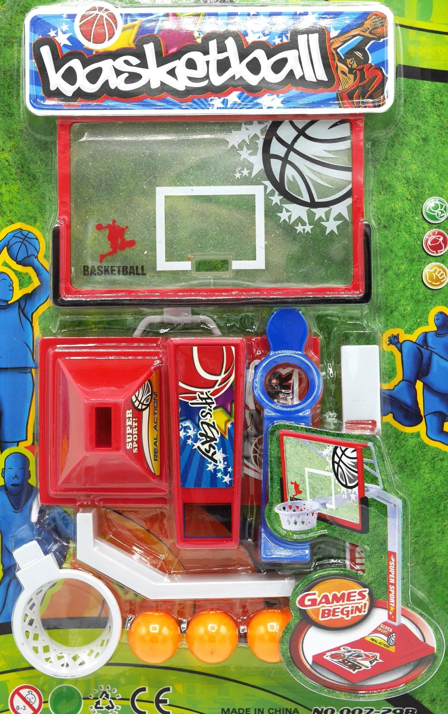 Bongers Spielzeugbasketball auf der Karte, schießt den Ball in den Korb