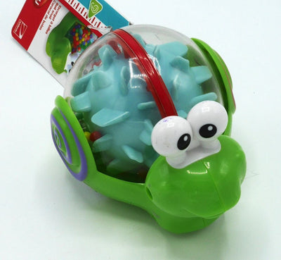 Schieben Sie die Schnecke nach vorne und die Bälle beginnen sich zu bewegen und machen Sie ein schönes Geräusch.