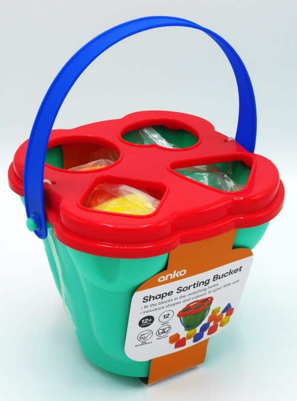 Playgo bildet einen Eintopf Eimer mit 12 Würfeln