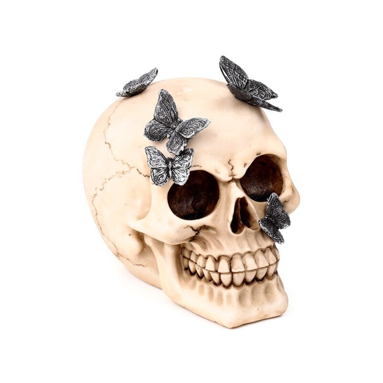 Totenkopf mit metallischen Schmetterlingen