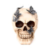 Totenkopf mit metallischen Schmetterlingen