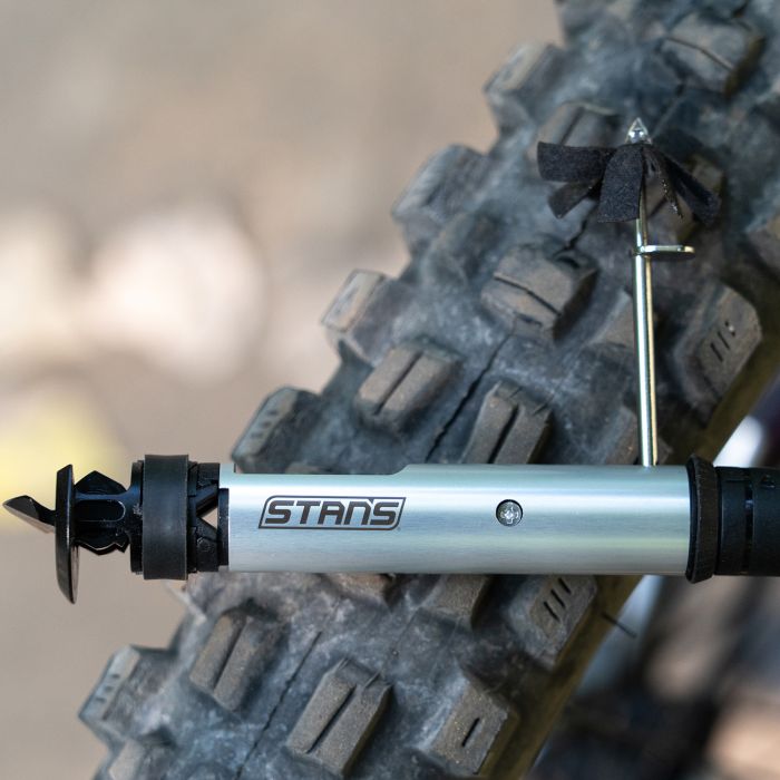Stans unglaubliches Dart Tubeless-Reparaturwerkzeug