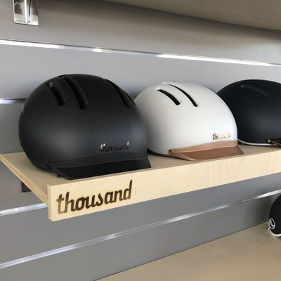 Tausend-Pos-Slatwall-Display (4 Helme)