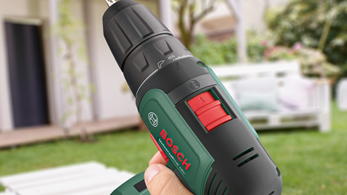 Bosch grüner Universalbohrschrauber 18V | Akku-Bohrschrauber | 2 x 1,5 Ah Akku + Ladegerät | inkl. Zubehör + Systembox - 06039d4003