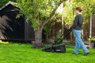 Bosch grüner Akku-Rasenmäher Rotak 18V-34 | inkl. 1 x 18-V-Li-Ionen-Akku (4,0 Ah) + AL18V-44-Ladegerät + Mulchstecker – 06008b9n00