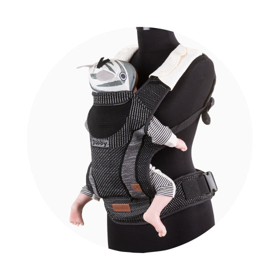 Chipolino Bobby Ergonomische Babytrage mit Kapuzenfliege Ebenholz schwarz grau