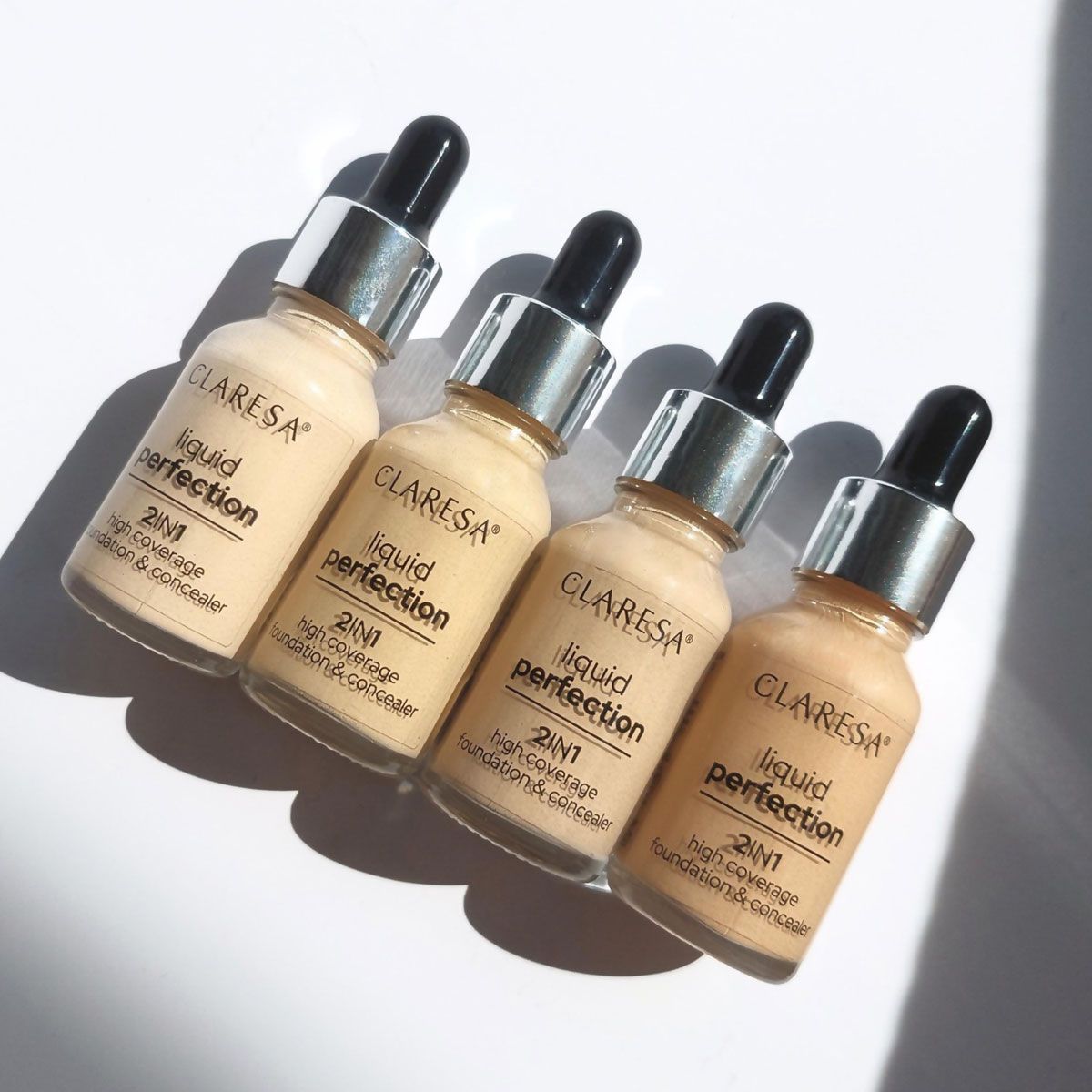 Claresa Claresa Flüssige Perfektion 2-in-1 Concealer und Foundation 102 Warm Medium 18gr.