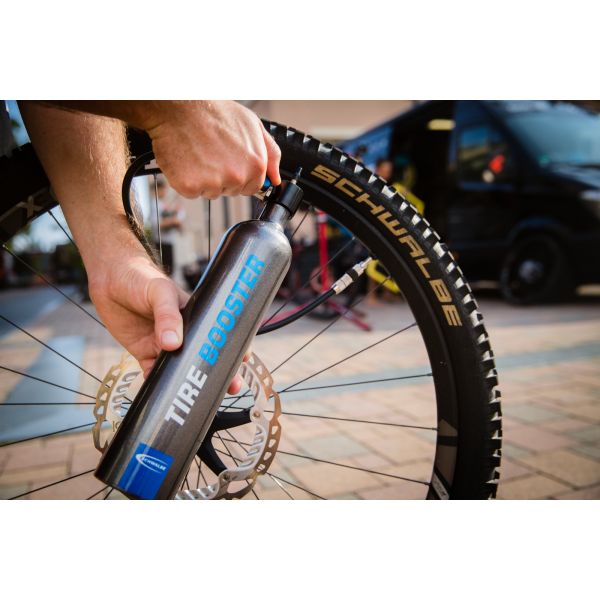 Schwalbe Tire Booster Luftpumpe Tubeless inkl. Montagegurt 6080.01