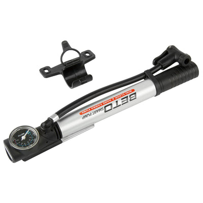 Messinggelagerte Beto-Minipumpe mit Manometer aus Aluminium. silber schwarz