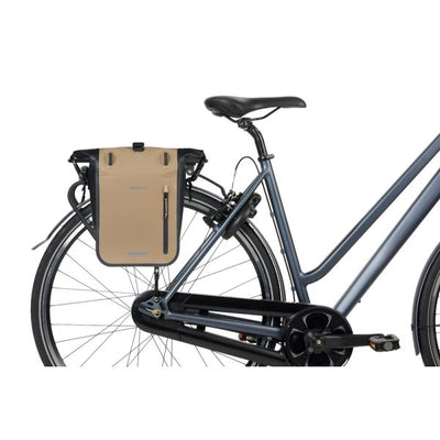 Basil einzelne Fahrradtasche Rivo M Plane Mik 12–15 l 14 x 25 x 38 cm – Sandschwarz