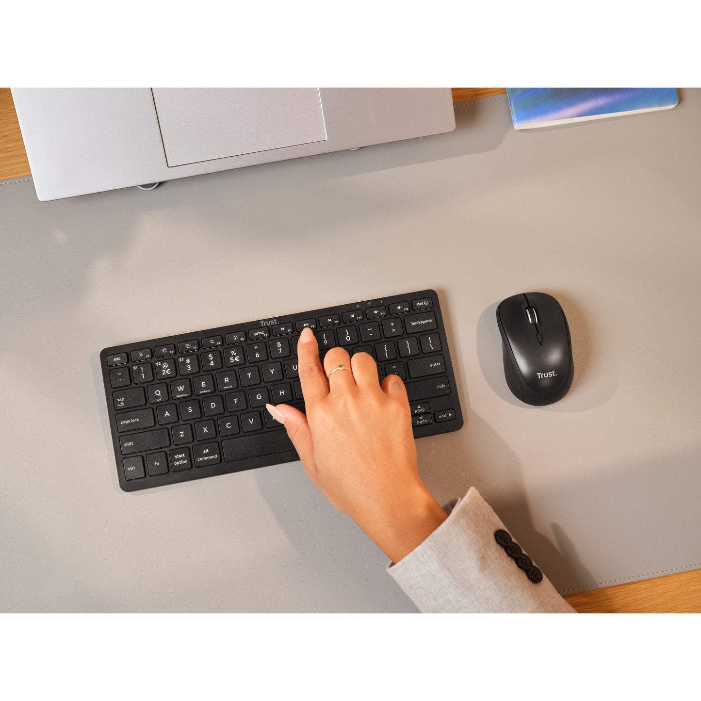 Trust Nado II Bluetooth-Tastatur (schwarz, US-Layout, Scherenschalter, Bluetooth)