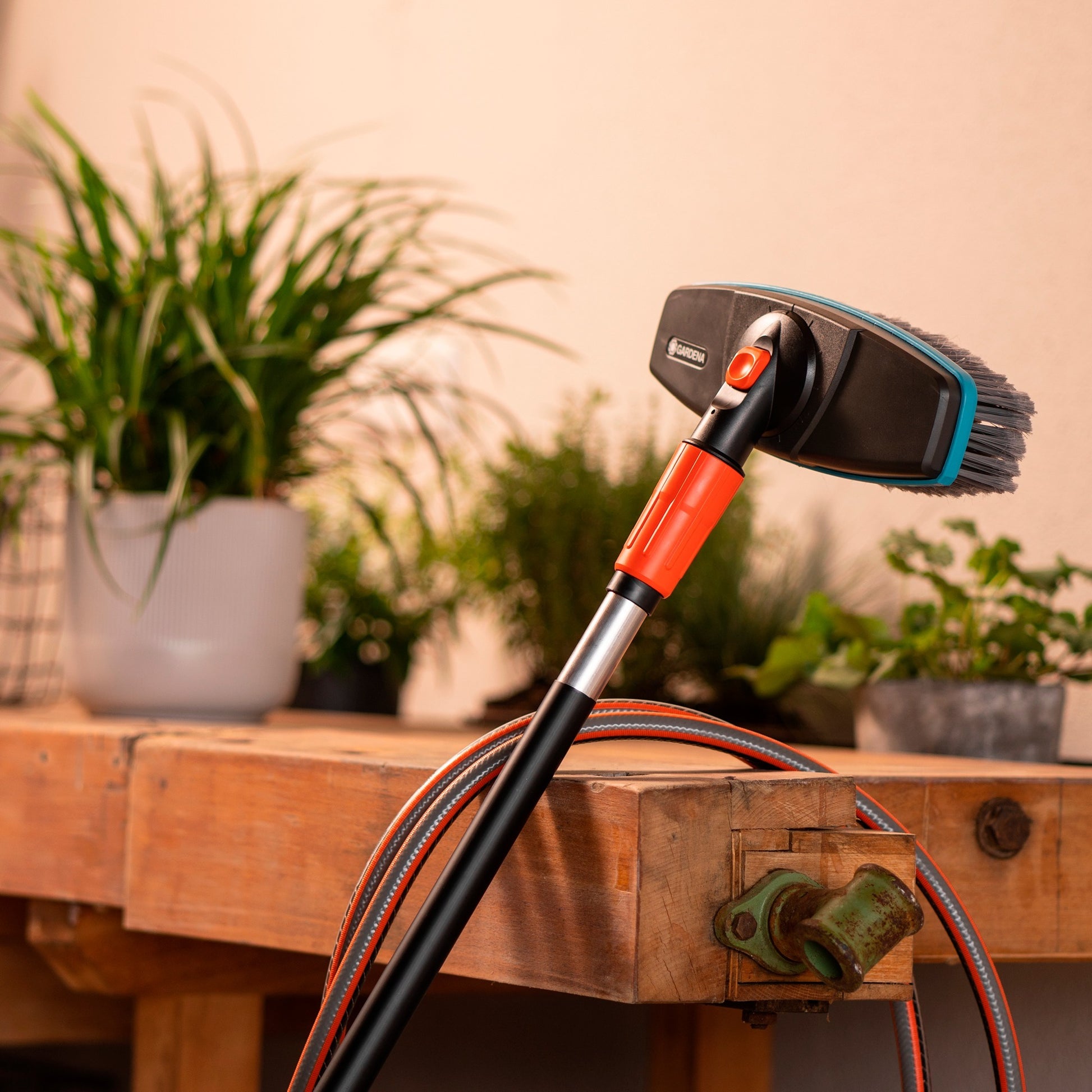 Gardena Cleansystem Stahl mit weicher Bürste für größere,