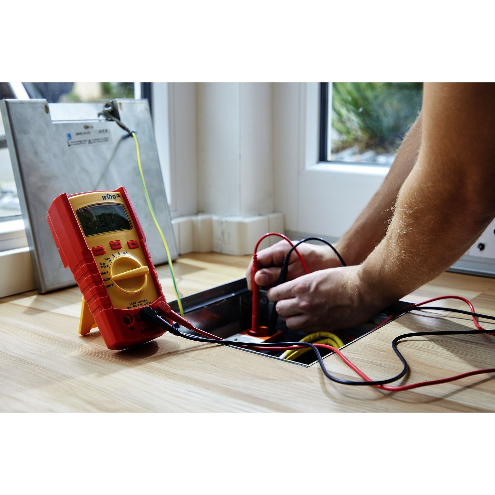 WIHA Digital Multimeter bis zu 600 V AC, Katze IV