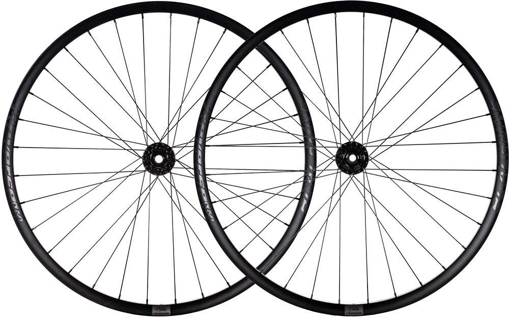 Reverse Components schwarzer 27,5 Boost Tubeless-Laufradsatz