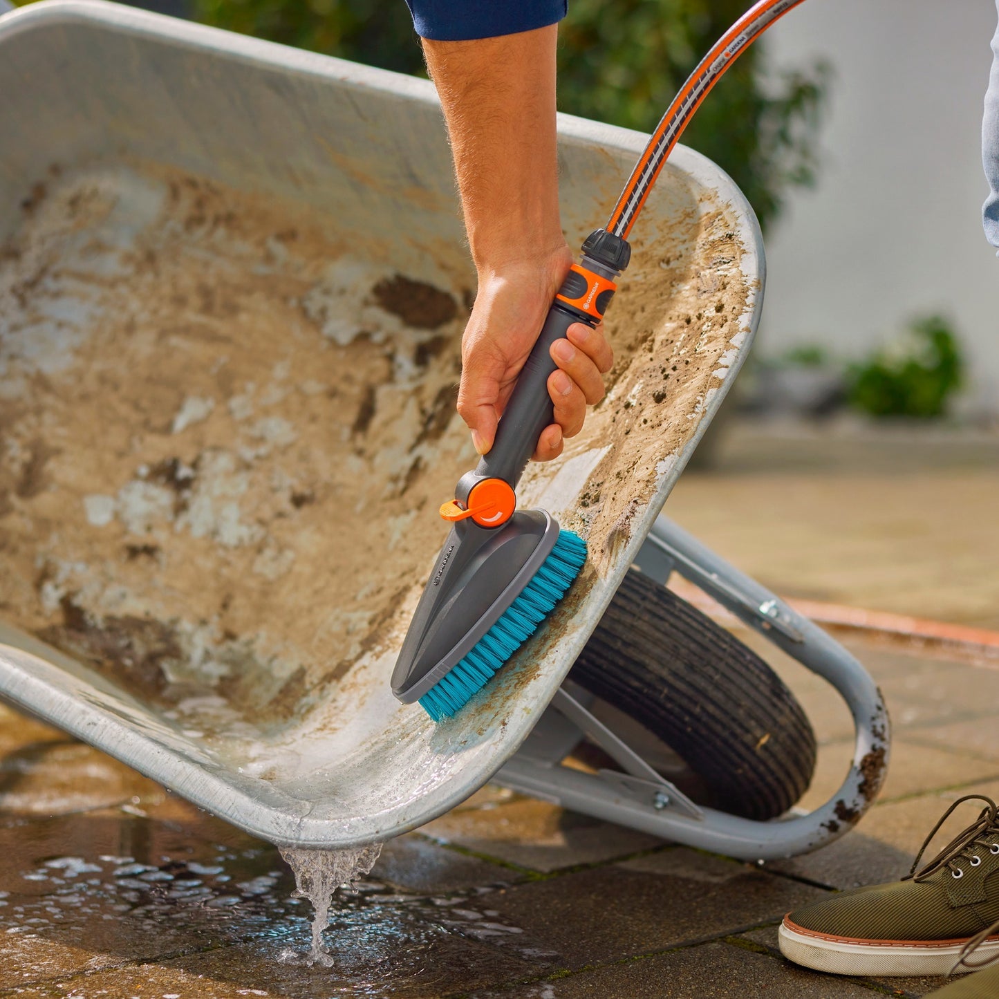 Gardena Clean System Handbrush M hart, mit Schlauchverbindung