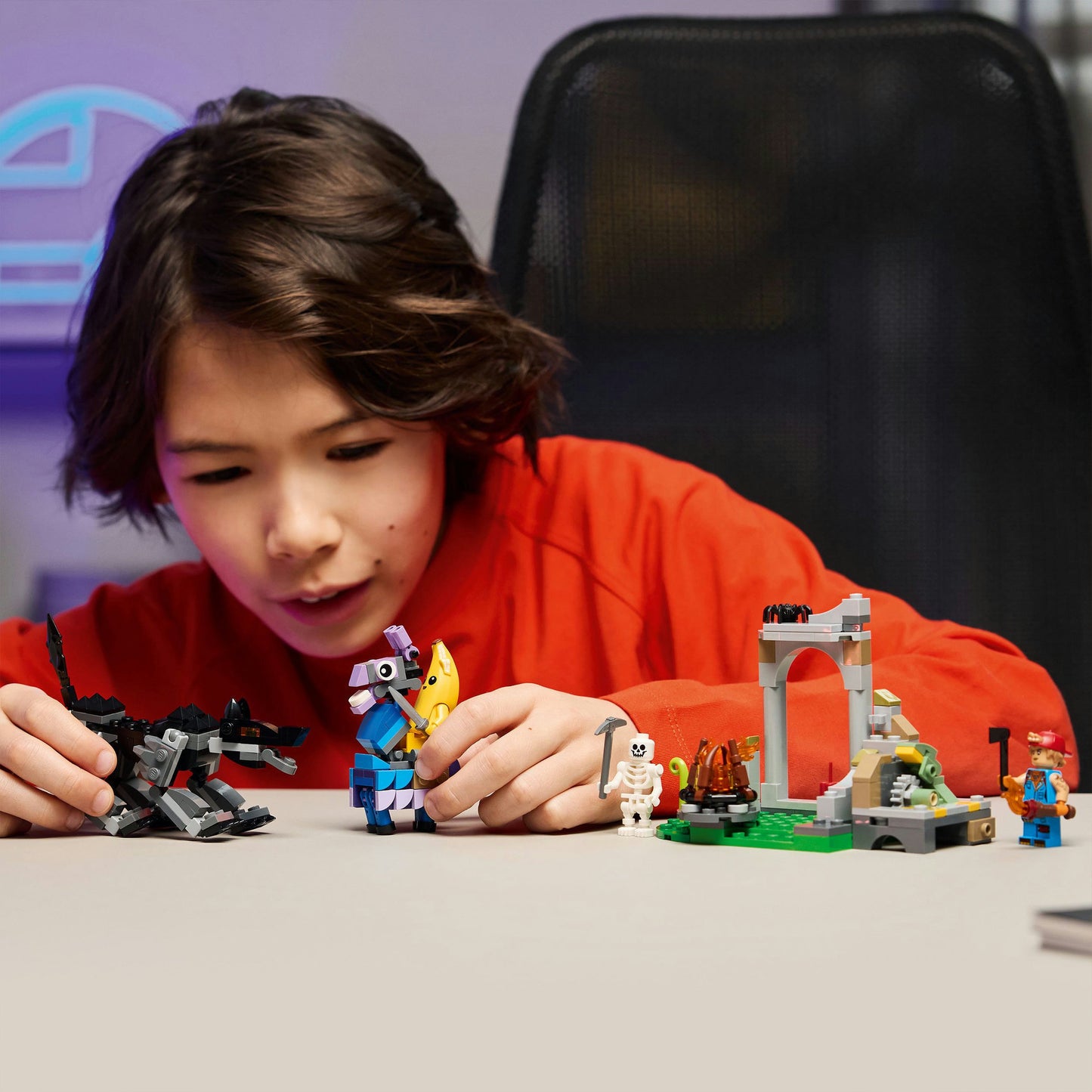 LEGO 77075 Fortnite Peely und Sparkplugs Camp