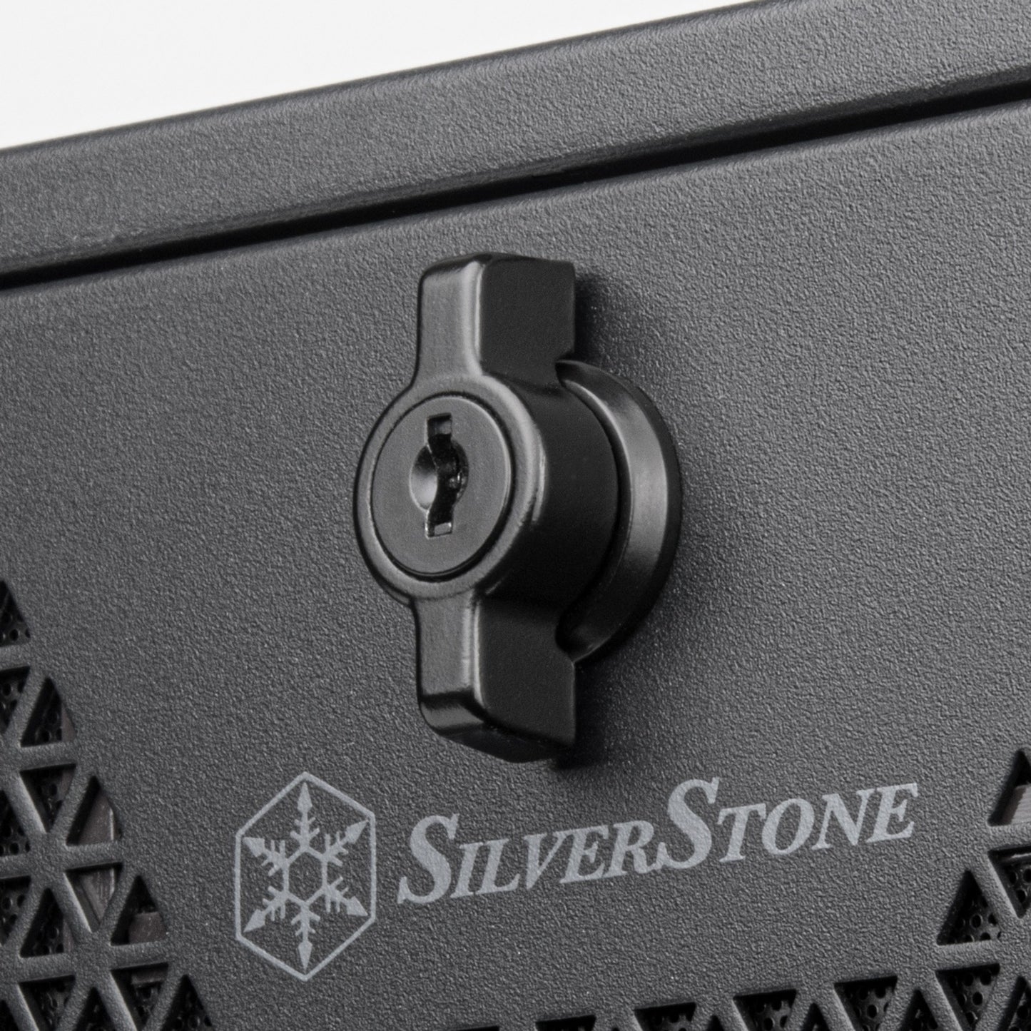 Silverstone RM44