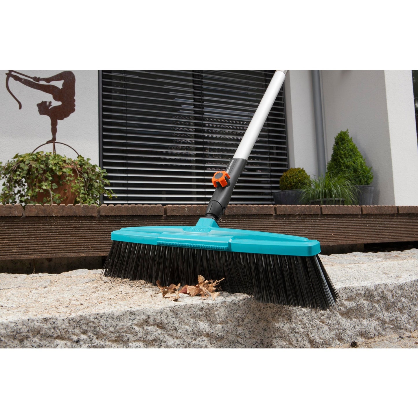 Gardena Combisystem Streinbesem mit Schaper
