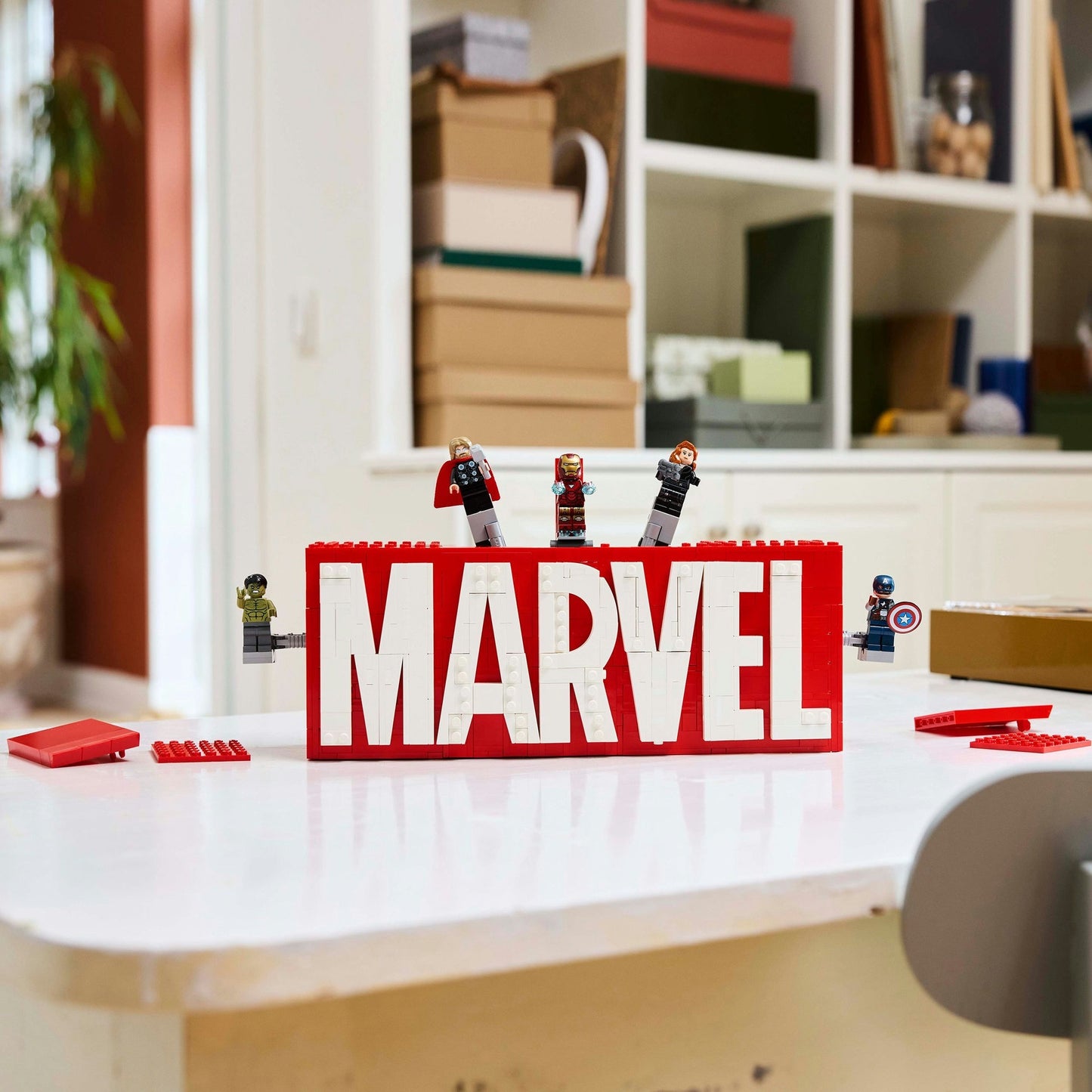 Lego Lego Super Heroes 76313 Logo und Minifiguren