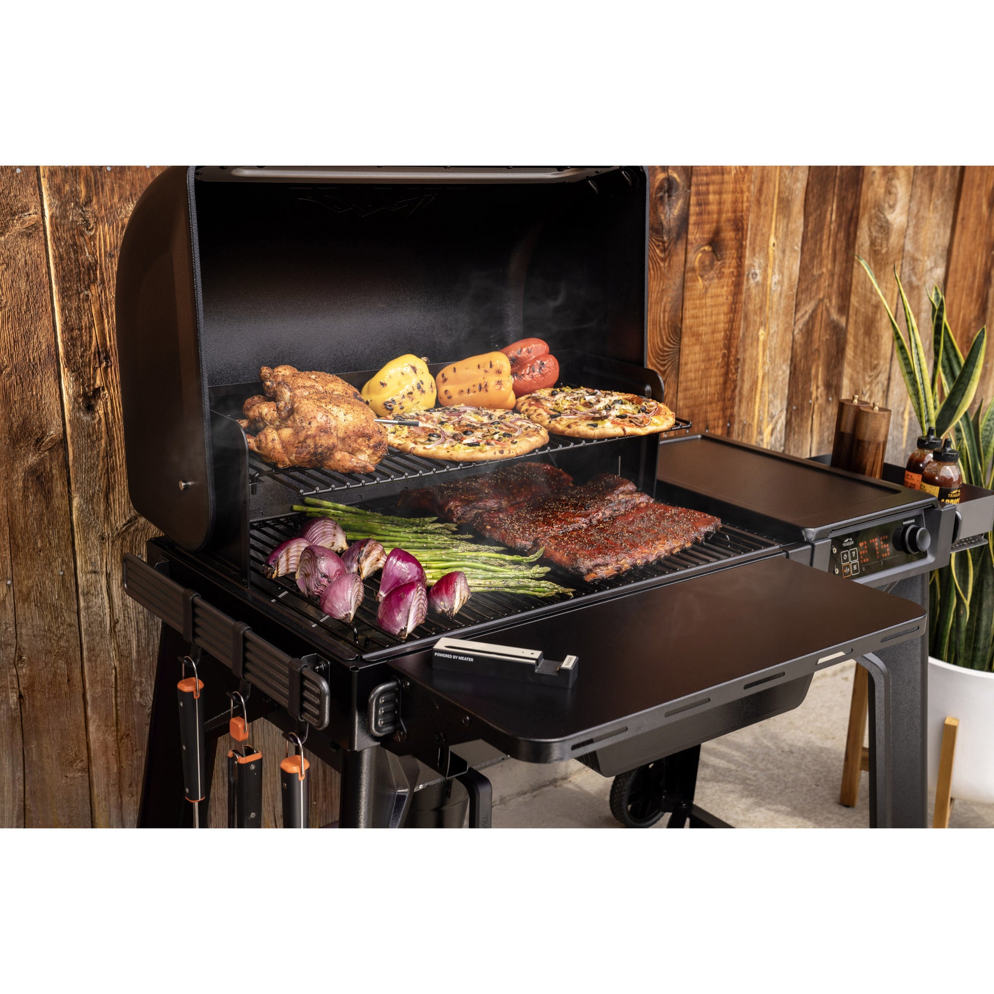 Traeger Woodridge Pelletgrill (schwarz, WLAN)