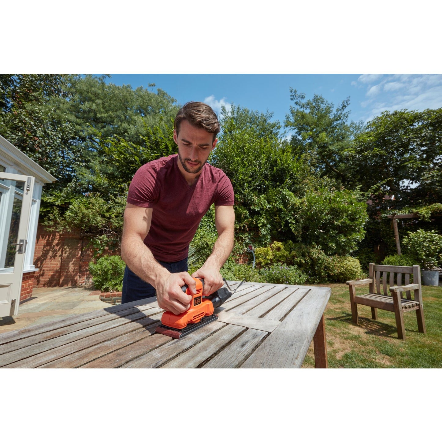 Black+Decker bew220 150w 1 3-Blatt-Exzenterschleifer | 1x Schleifblatt | Staubsammelbeutel – bew220-qs