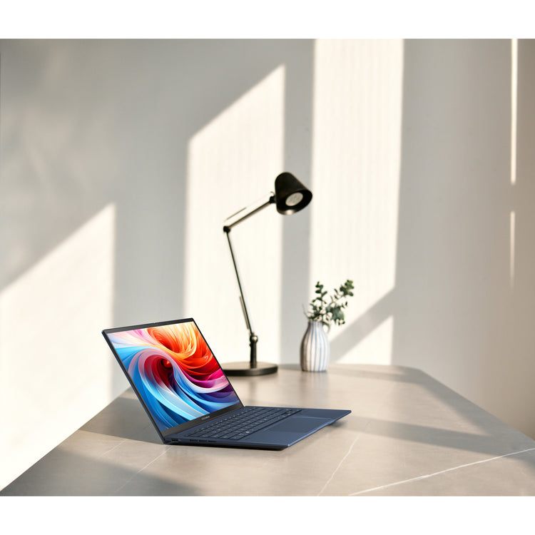 Asus ZenBook 14 OLED UX3405ca-qlnad7w 14 Laptop (blau | Core Ultra 9 285h | Arc 140t | 32 GB | 1 TB SSD)
